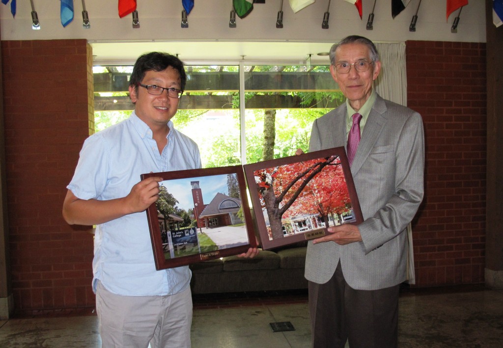 Gift presentation to Dr. George C. Shen by Dr. Henry Yu